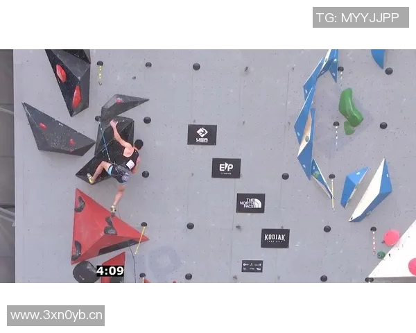 杭州滑板队在世界攀岩锦标赛中以63分稳居积分榜首位